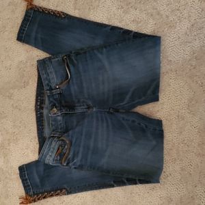 Very sharp White house black market jeans in a size 4.